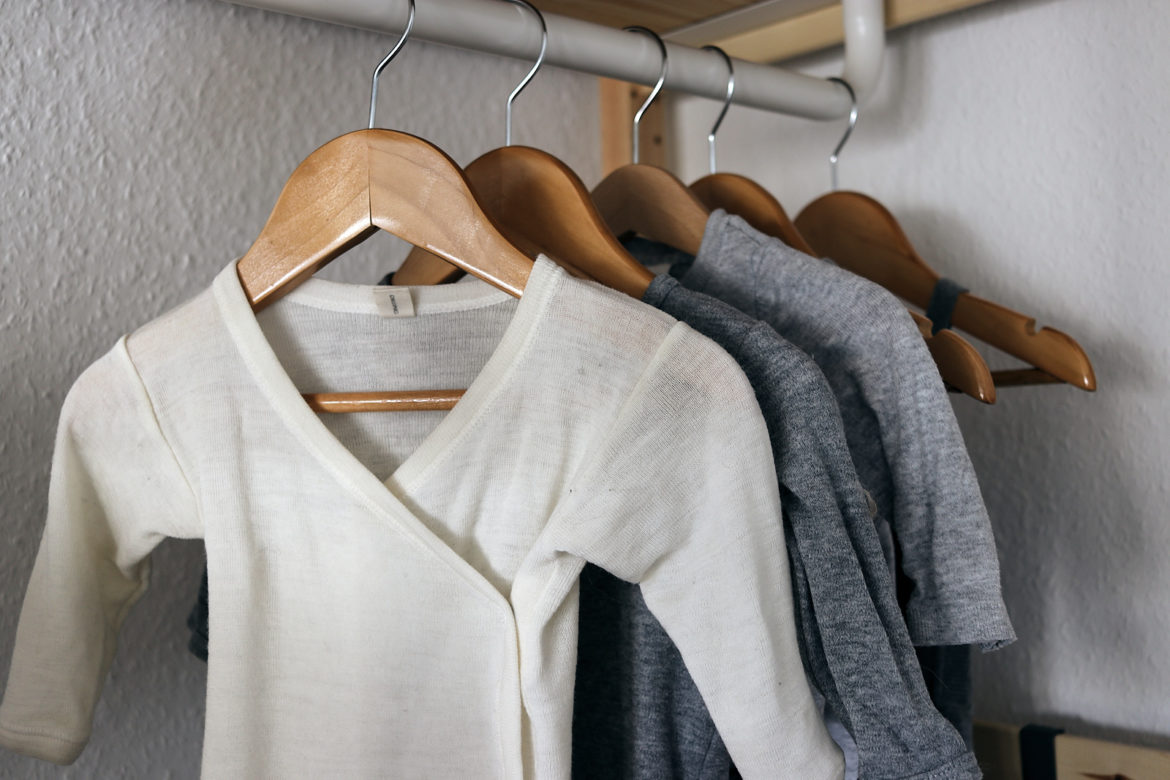 Minimalistische Babyausstattung